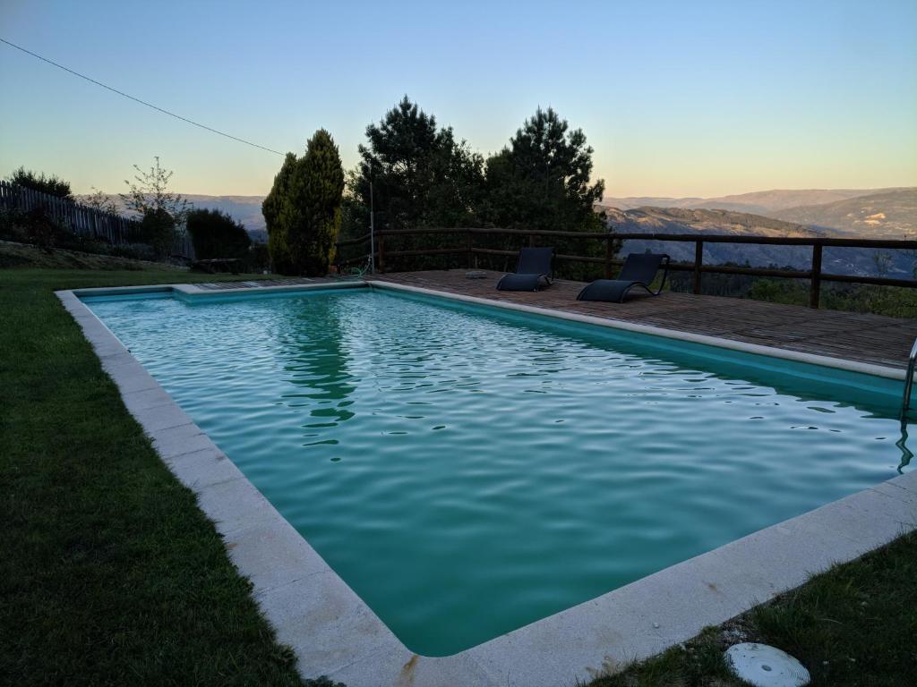בריכת השחייה שנמצאת ב-Quinta do Espigueiro או באזור