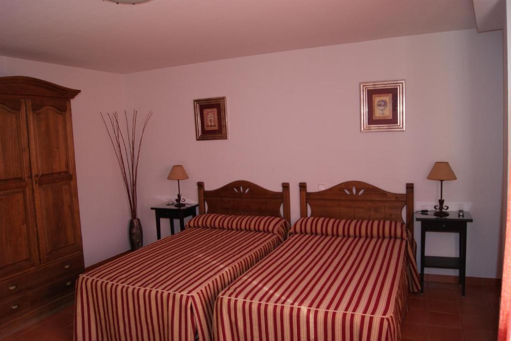 Posteľ alebo postele v izbe v ubytovaní Habitaciones Casa Rural El Sauce