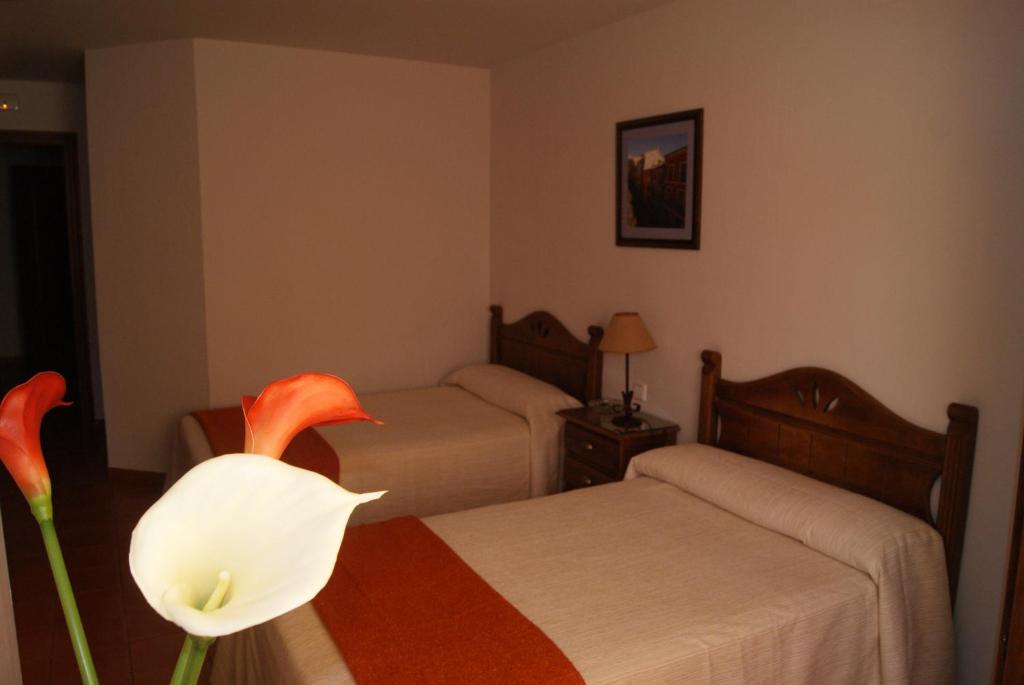 Posteľ alebo postele v izbe v ubytovaní Habitaciones Casa Rural El Sauce