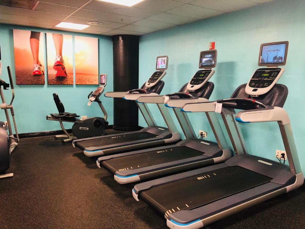 Das Fitnesscenter und&#47;oder die Fitnesseinrichtungen in der Unterkunft The Marker Union Square San Francisco