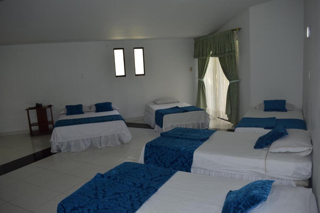 Una cama o camas en una habitación de Hotel Las Victorias Palmira