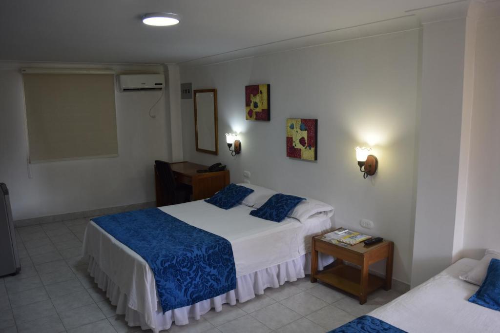 Una cama o camas en una habitación de Hotel Las Victorias Palmira