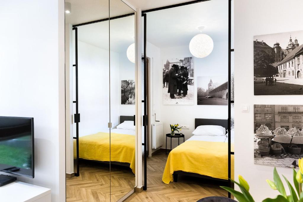 Posteľ alebo postele v izbe v ubytovaní apartamenty Stary Kraków GO
