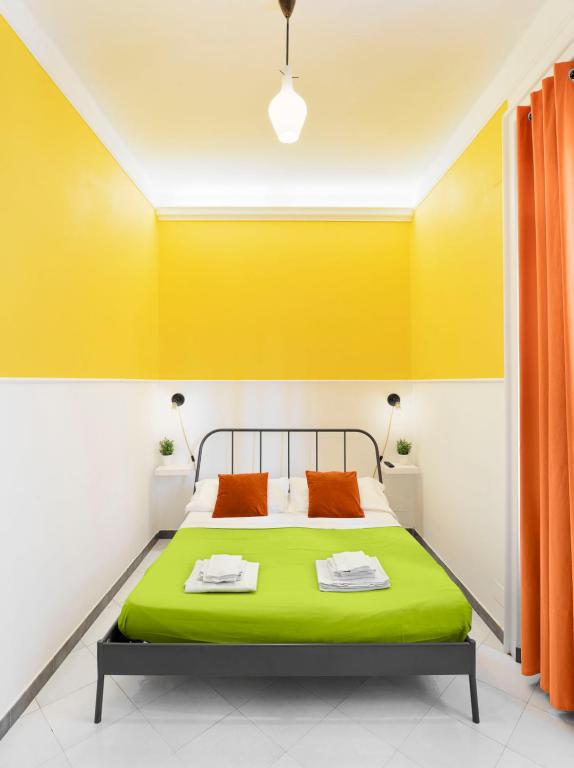 Uma cama ou camas num quarto em Locanderia Roma