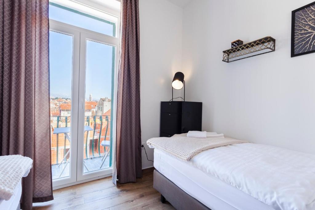 Posteľ alebo postele v izbe v ubytovaní Cozy Apartment Lile in the heart of old town Split
