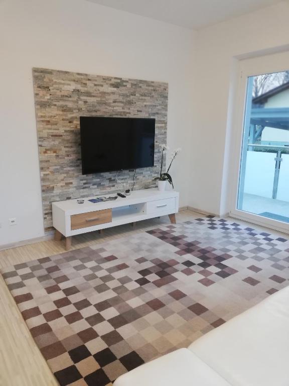 TV a/nebo společenská místnost v ubytování Gemütliches 3 Zimmer Apartment nahe Graz