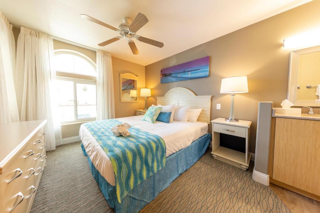 Posteľ alebo postele v izbe v ubytovaní Capistrano SurfSide Inn