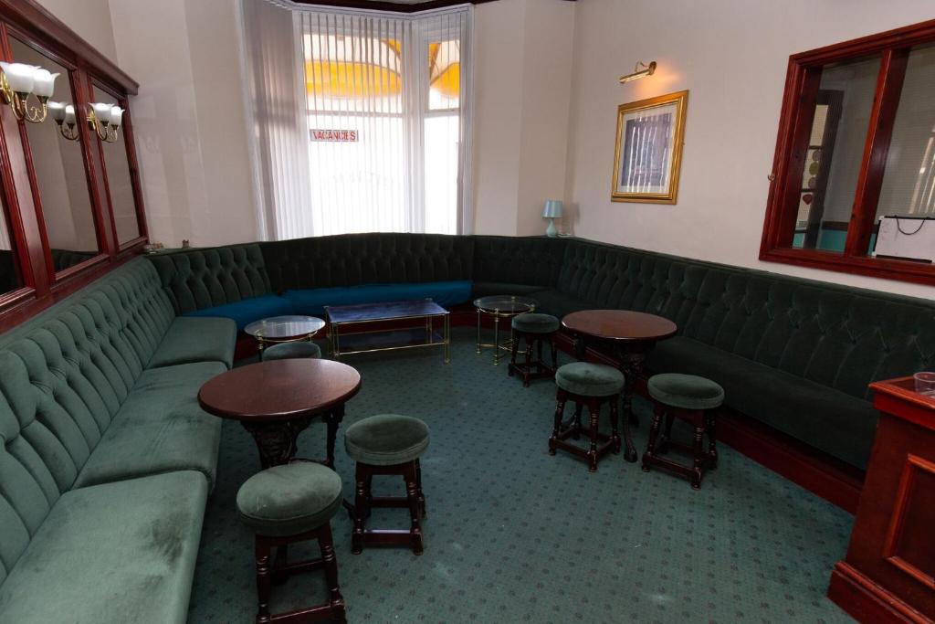 The Riviera Hotel - Resim 16