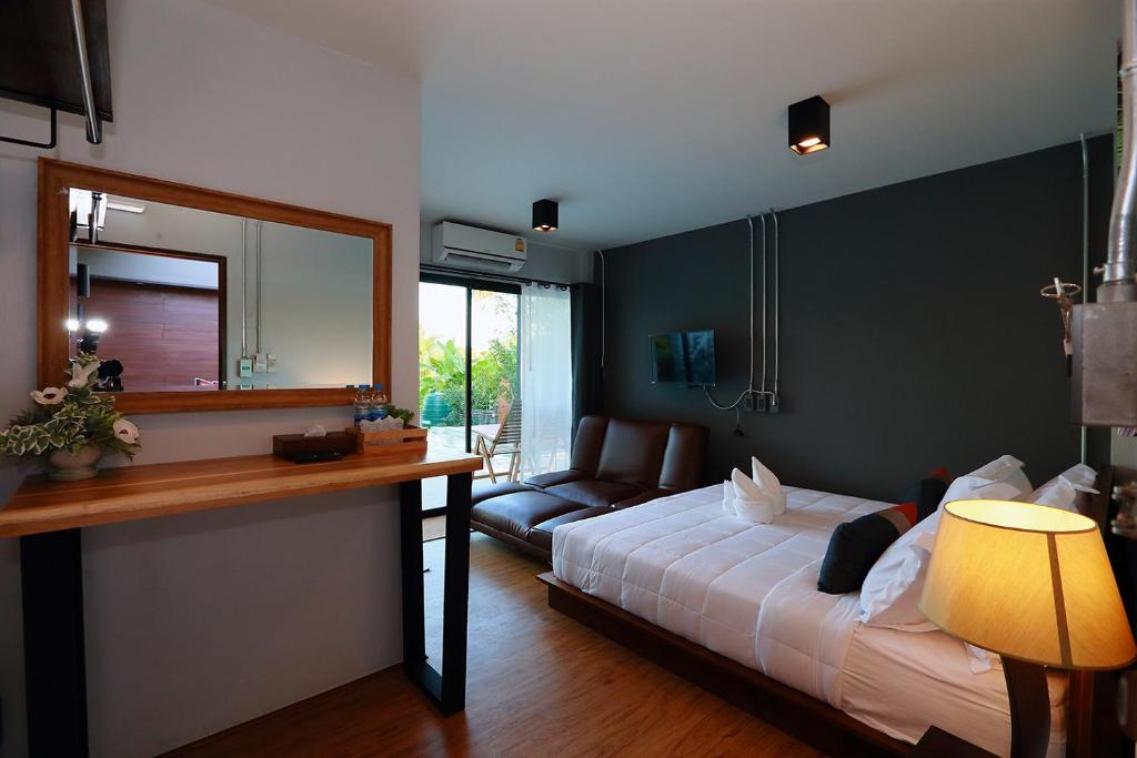 Canvas Family Home - Double Room With Pool View