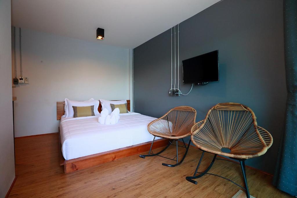 Canvas Family Home - Double Room With Pool View