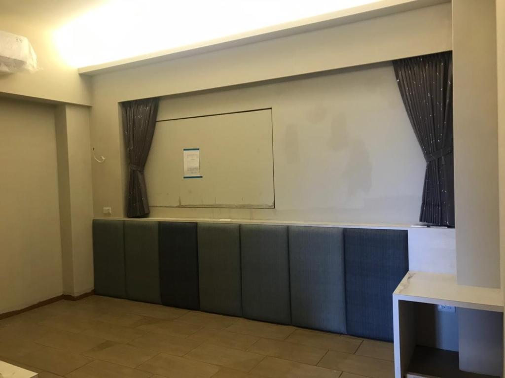 TV a/nebo společenská místnost v ubytování Good Nest Homestay