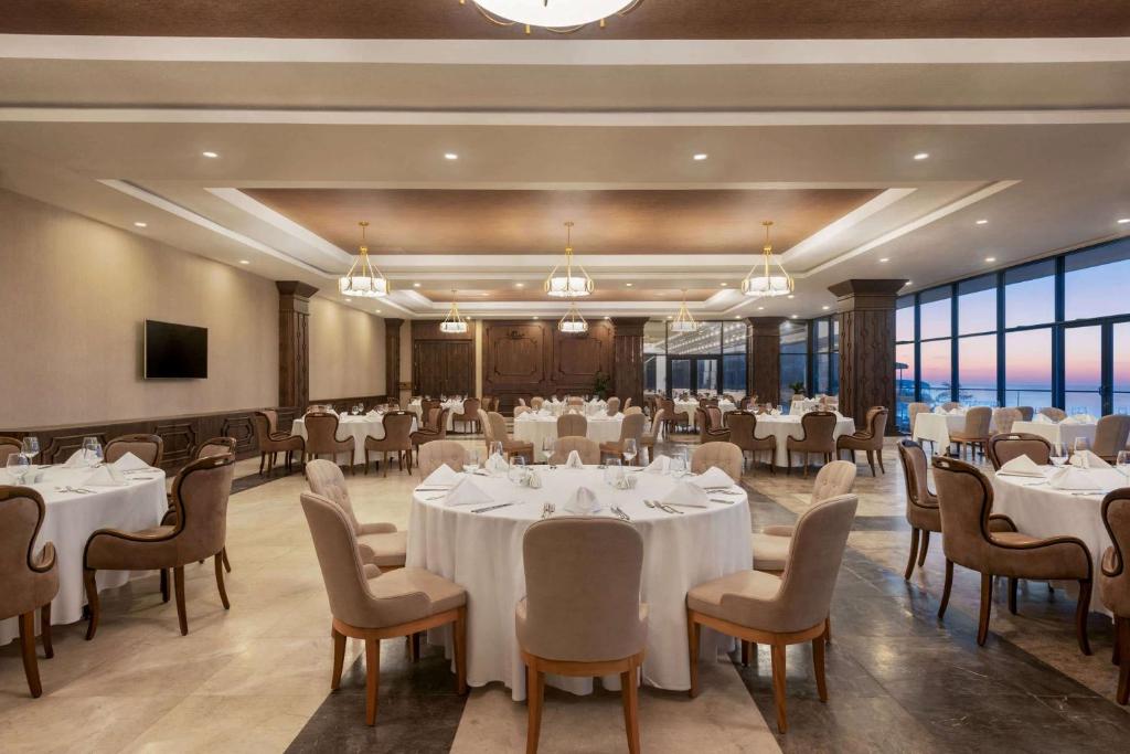 A restaurant or other place to eat at Ramada Resort by Wyndham Unye