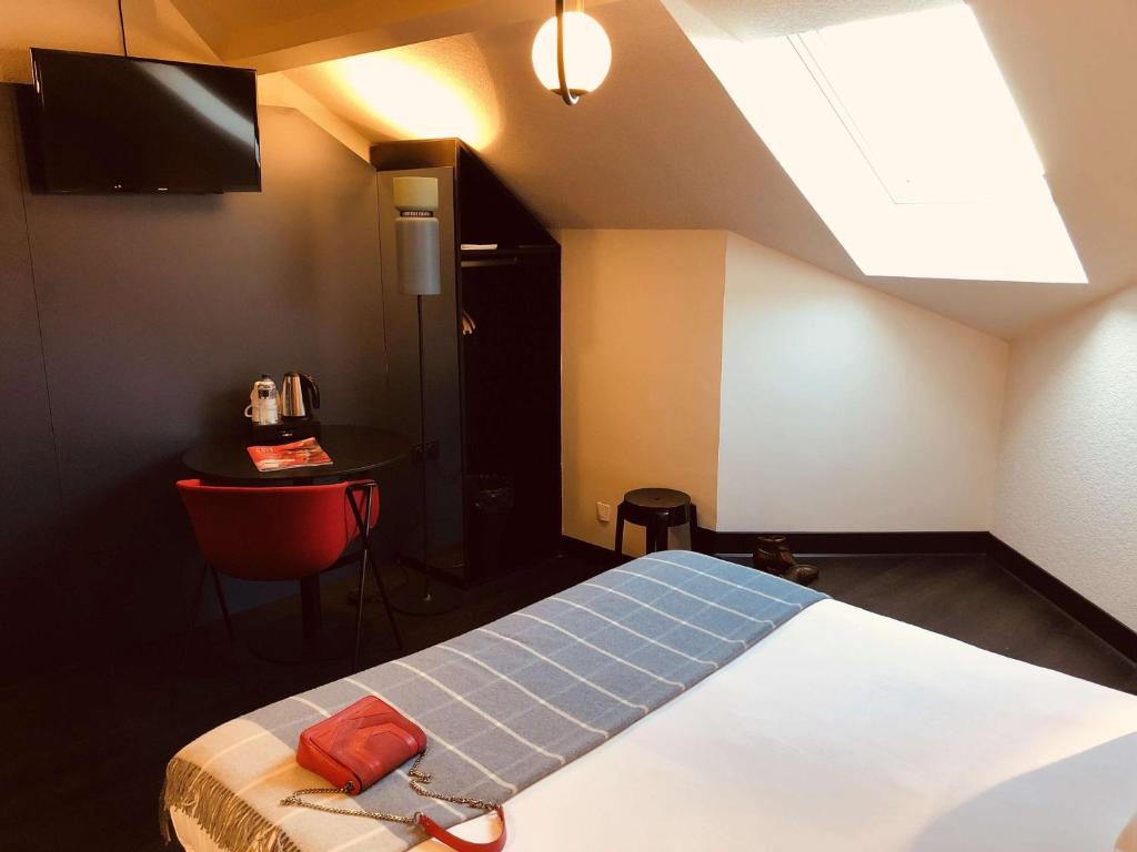 Postel nebo postele na pokoji v ubytování Best Western Bridge Hotel Lyon East