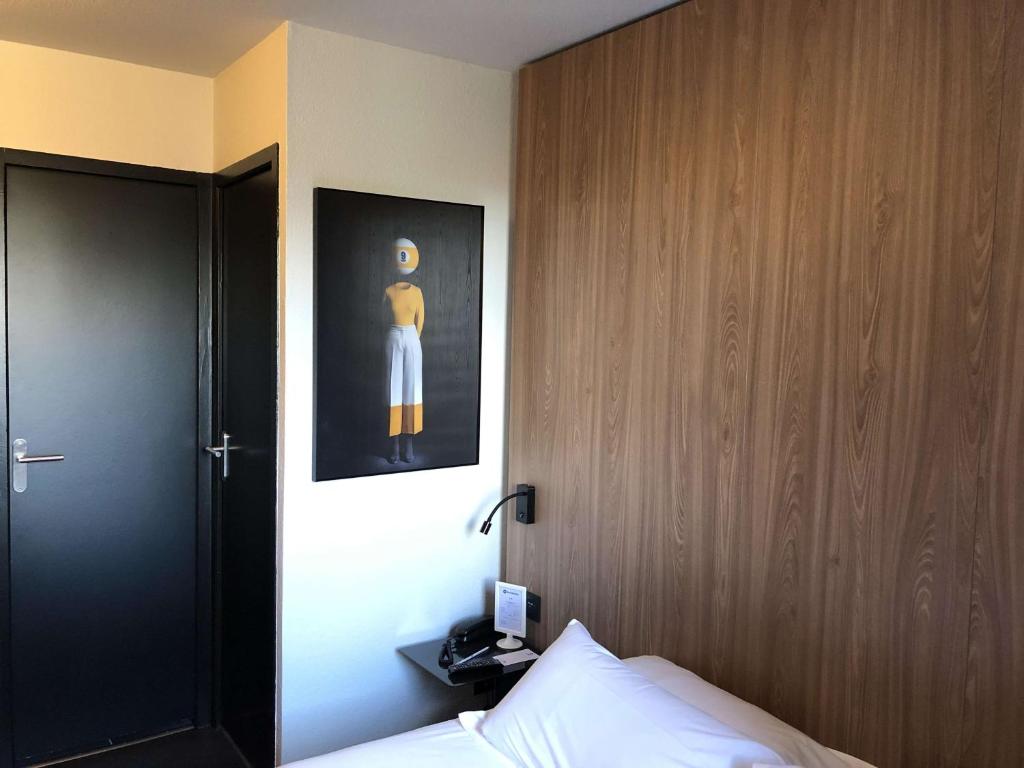 Postel nebo postele na pokoji v ubytování Best Western Bridge Hotel Lyon East