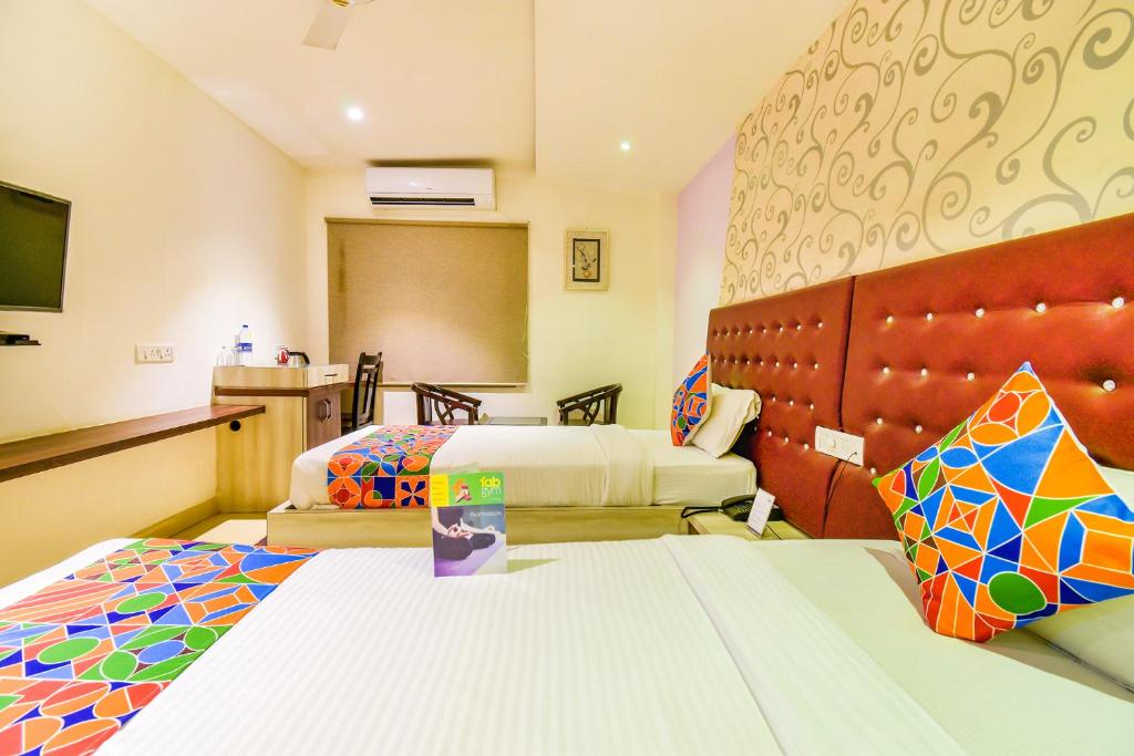 Postel nebo postele na pokoji v ubytování FabHotel Pentagon Next - Bhubaneswar Railway Station