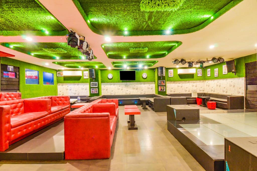Posezení v ubytování FabHotel Pentagon Next - Bhubaneswar Railway Station