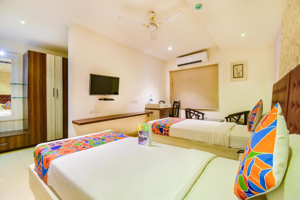 Postel nebo postele na pokoji v ubytování FabHotel Pentagon Next - Bhubaneswar Railway Station