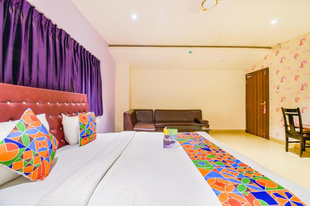 Postel nebo postele na pokoji v ubytování FabHotel Pentagon Next - Bhubaneswar Railway Station