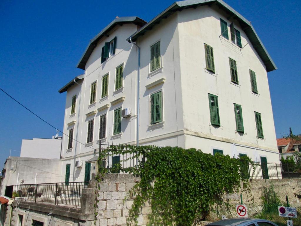 Budova, v ktorej sa apartmán nachádza
