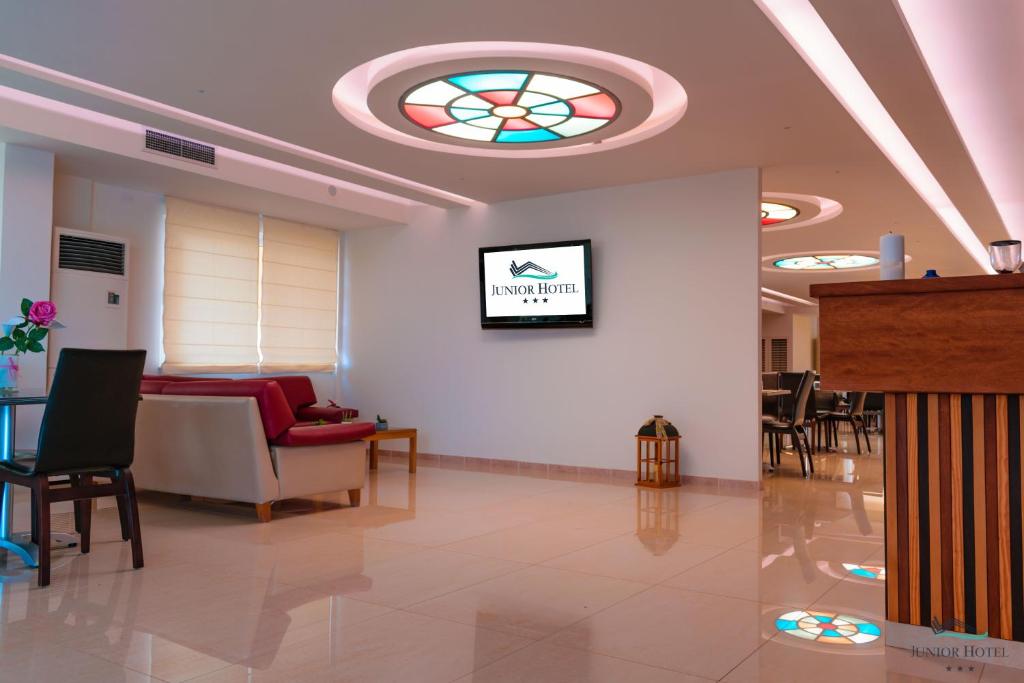 TV a/nebo společenská místnost v ubytování Junior Hotel