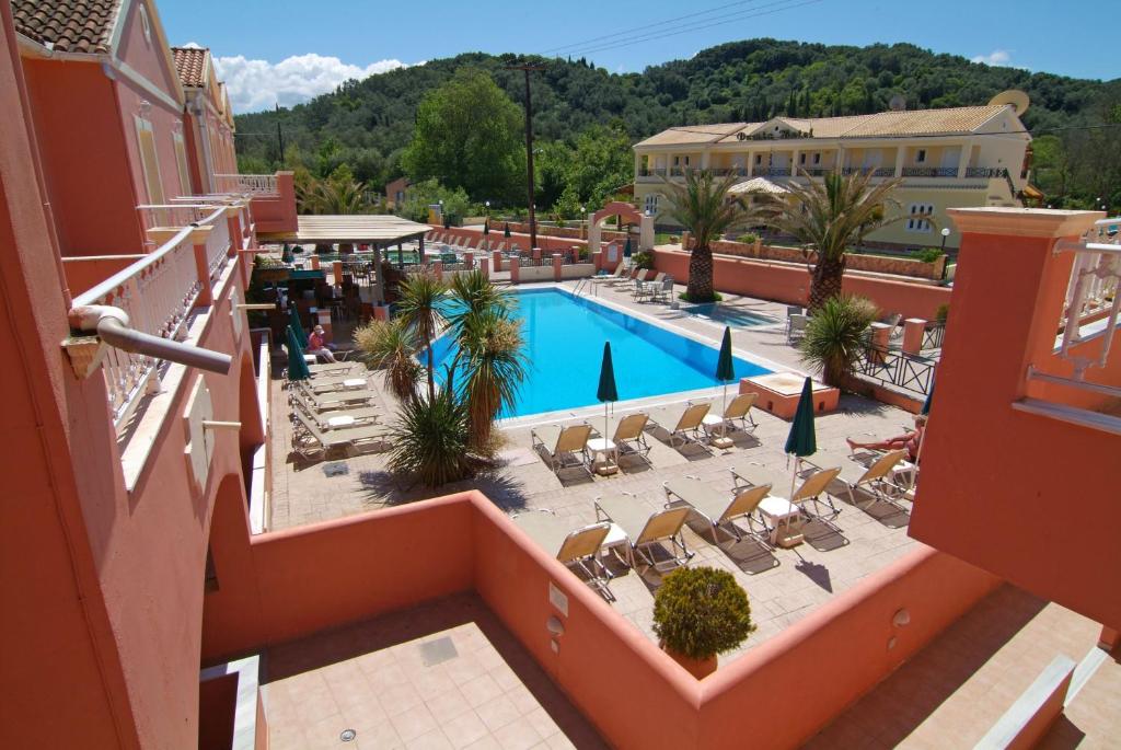 Bazén v ubytování Joy Hotel nebo v jeho okolí