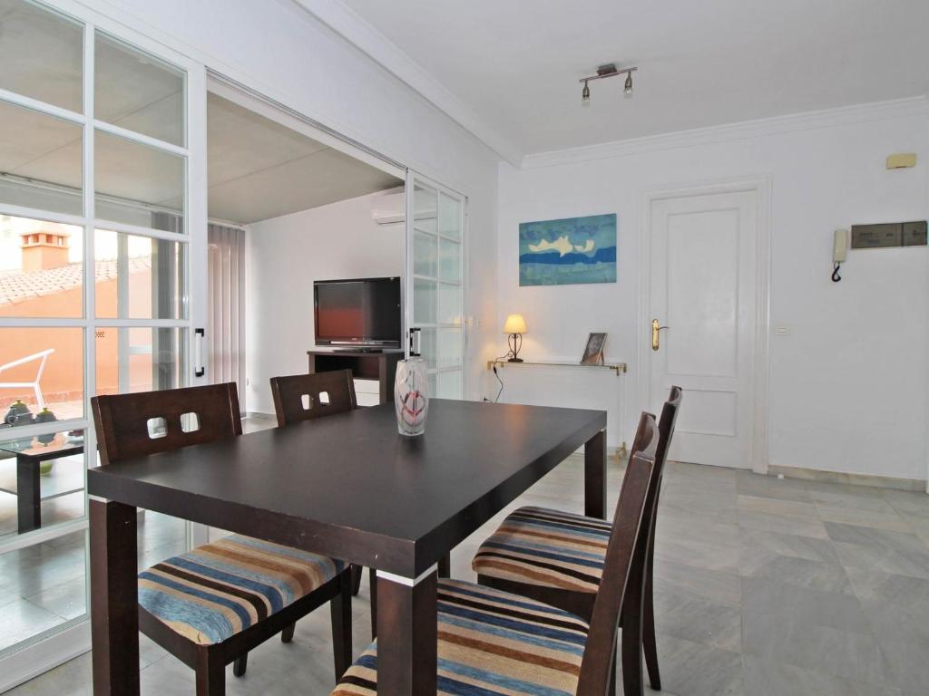 A television and/or entertainment centre at Del parque flats malagueta beach