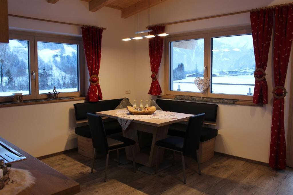 A seating area at Alpinjuwel in Hippach