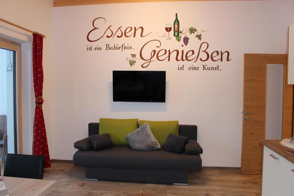A seating area at Alpinjuwel in Hippach