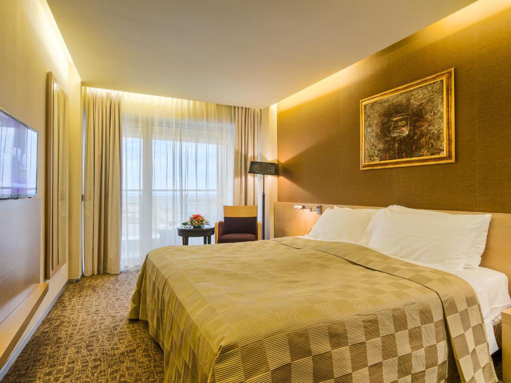 Postel nebo postele na pokoji v ubytování Vega Hotel