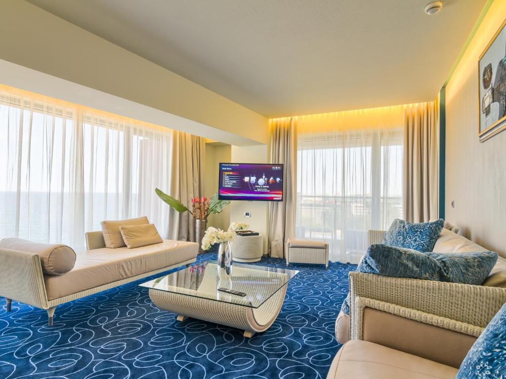 TV a/nebo společenská místnost v ubytování Vega Hotel