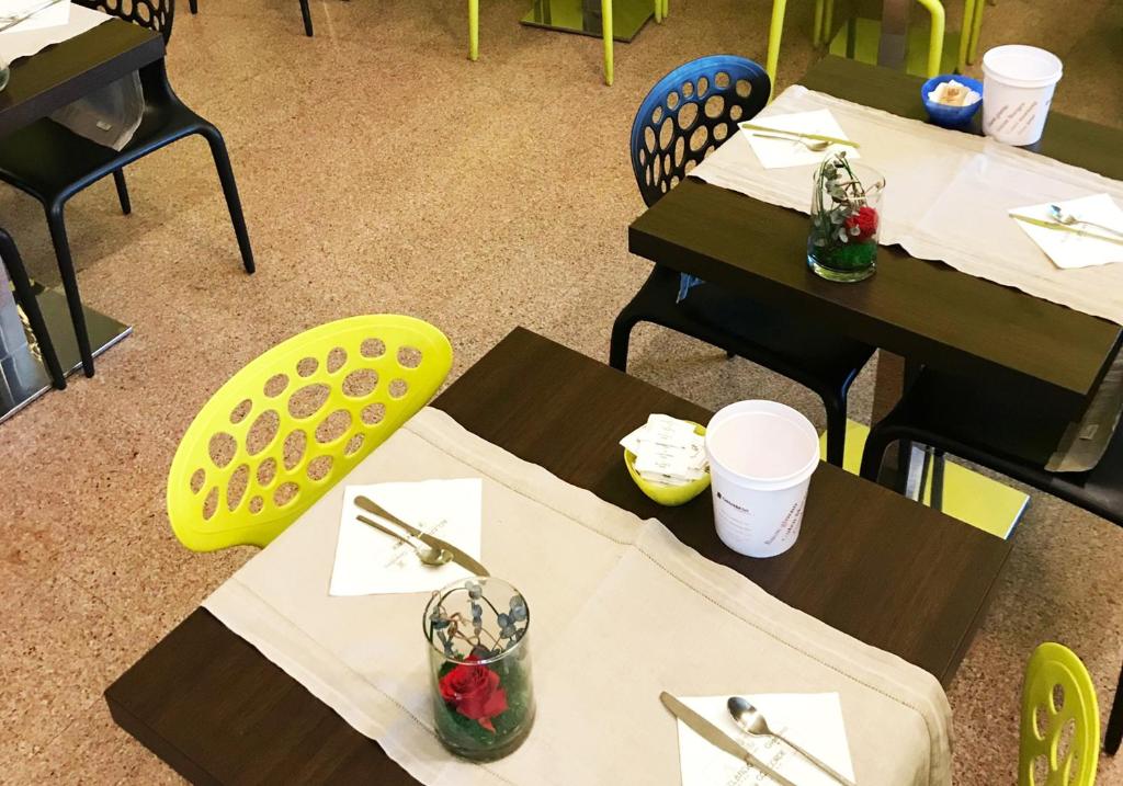 Un restaurante u otro lugar para comer en Hotel Giardino