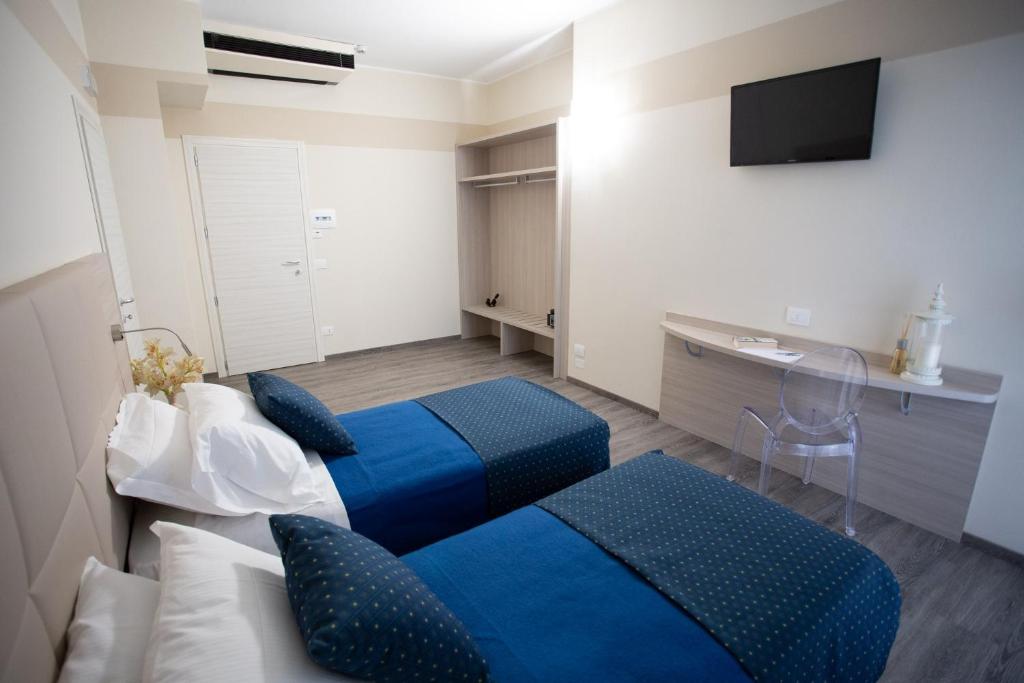 TV a/nebo společenská místnost v ubytování HOME HOTEL