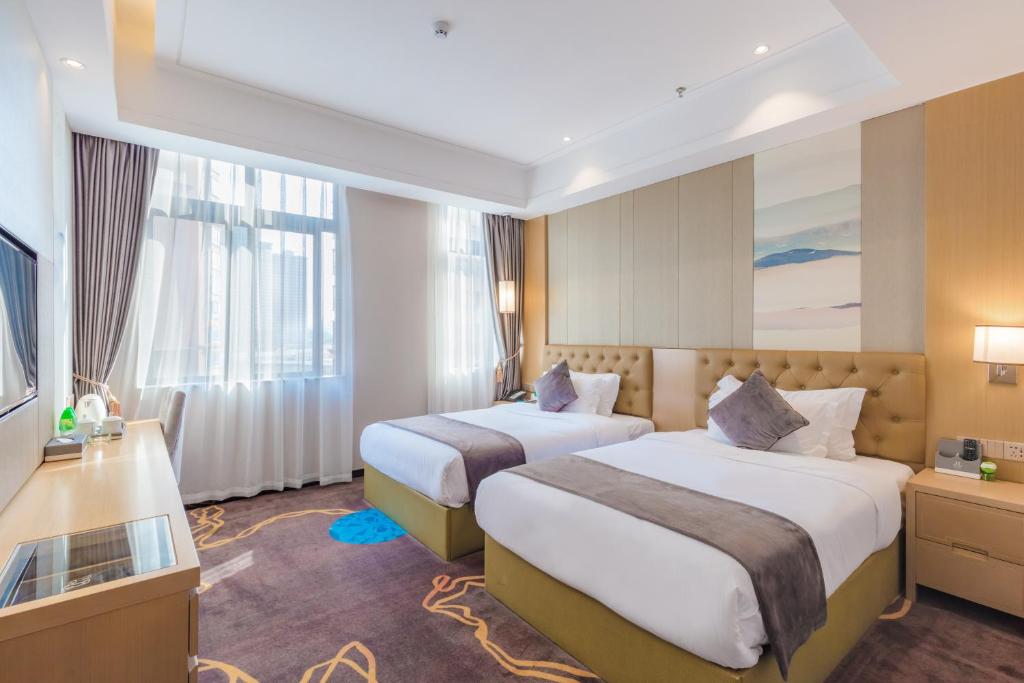 Postel nebo postele na pokoji v ubytování Taishan He Style Hotel