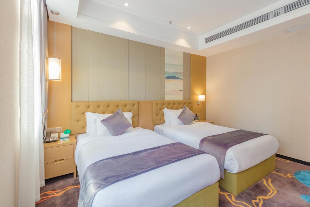 Postel nebo postele na pokoji v ubytování Taishan He Style Hotel