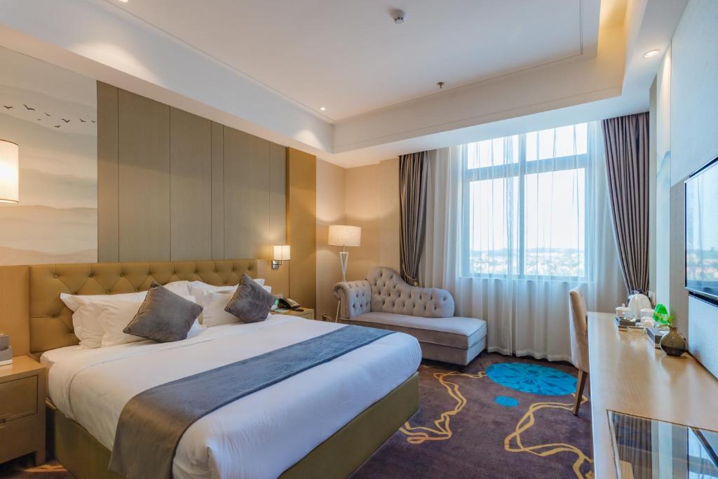 Postel nebo postele na pokoji v ubytování Taishan He Style Hotel