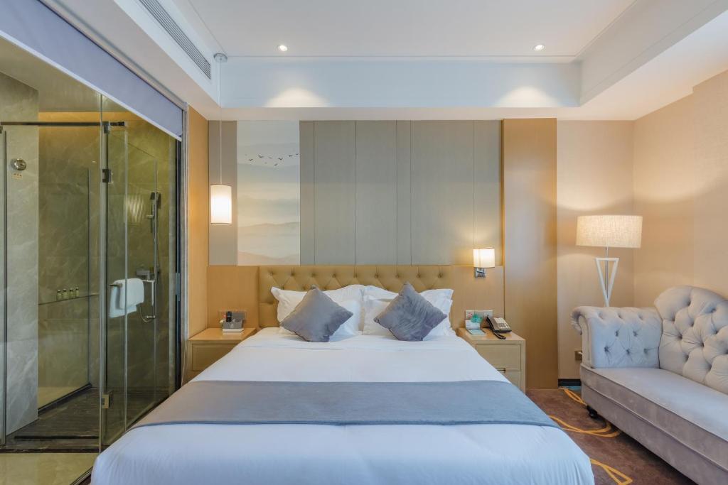 Postel nebo postele na pokoji v ubytování Taishan He Style Hotel