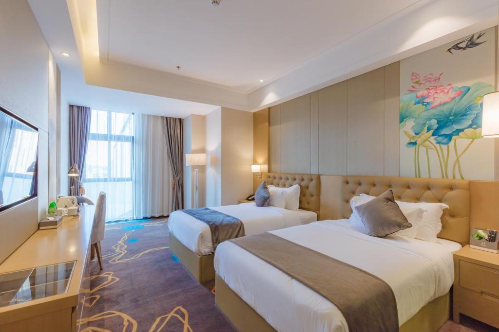 Postel nebo postele na pokoji v ubytování Taishan He Style Hotel