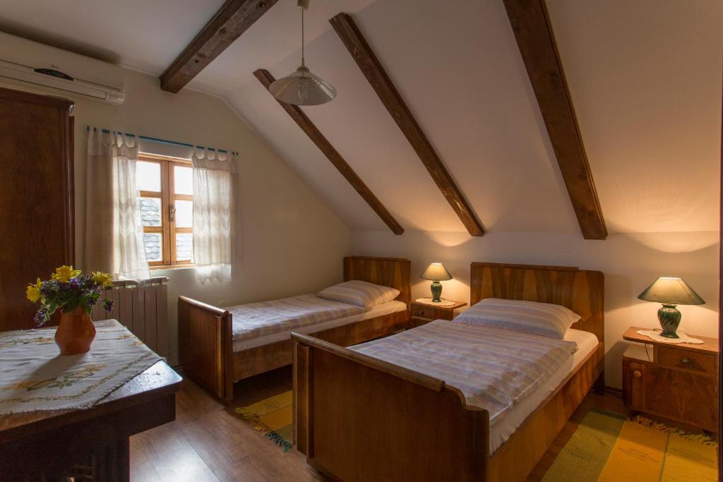 Een bed of bedden in een kamer bij Pension Kezele