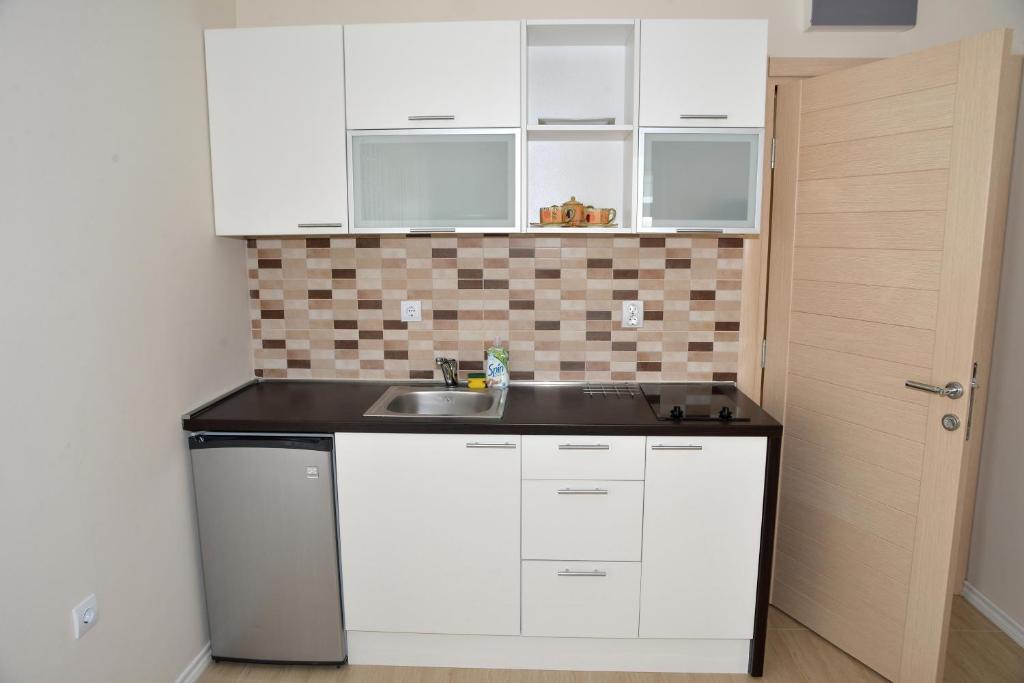 Kuchyň nebo kuchyňský kout v ubytování Apartments Mianiko