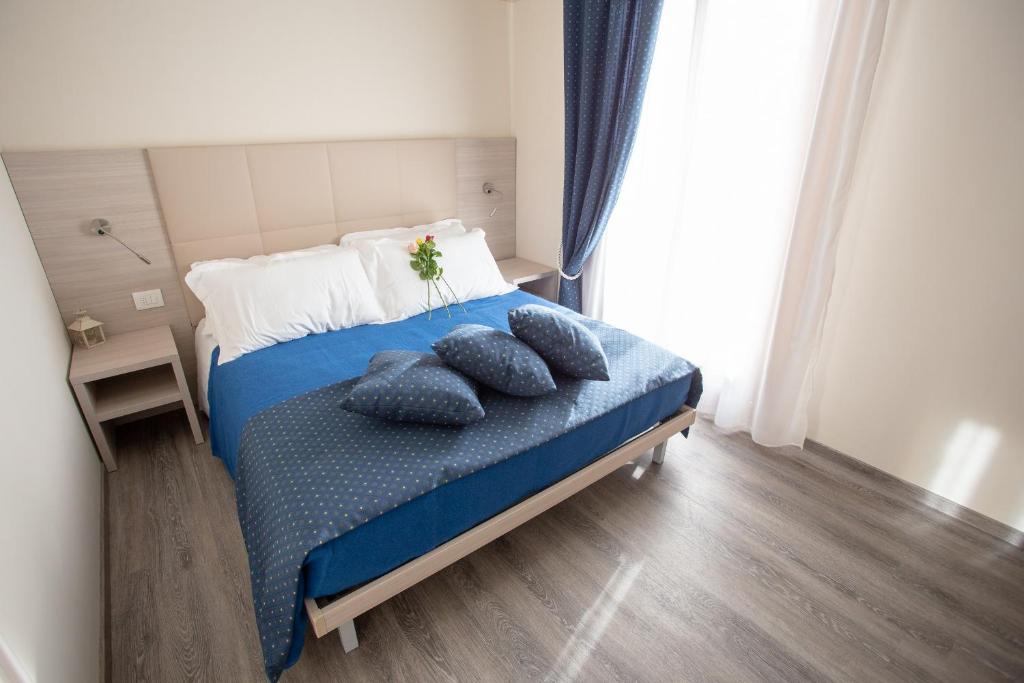 Postel nebo postele na pokoji v ubytování HOME HOTEL