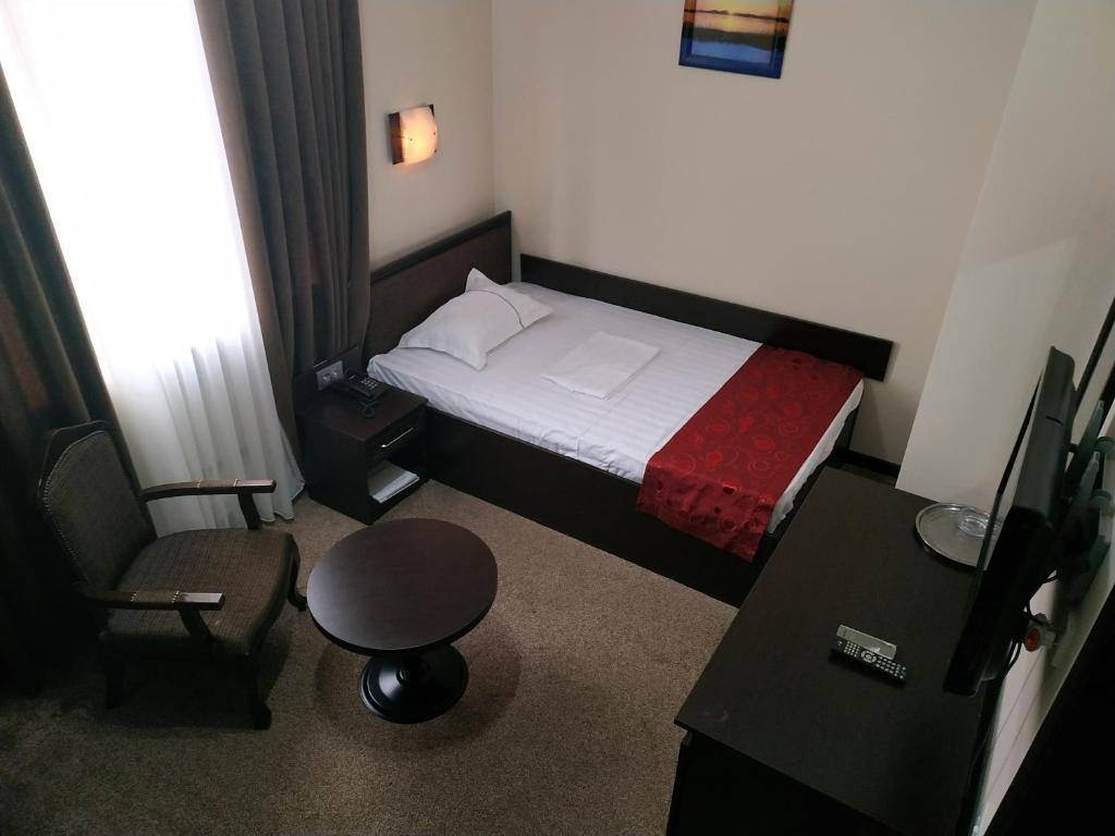 Postel nebo postele na pokoji v ubytování Consul Hotel