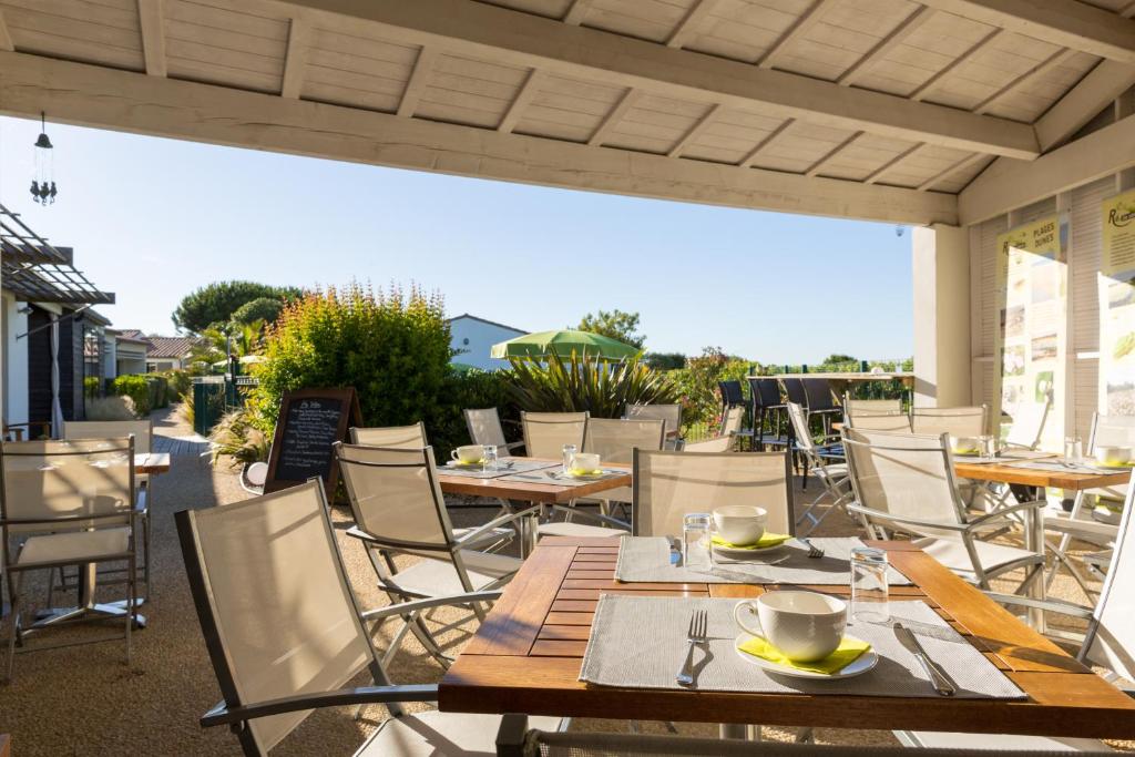 Balcon ou terrasse dans l&#39;&eacute;tablissement H&ocirc;tel Les Vignes de la Chapelle, &quot;The Originals Relais&quot;