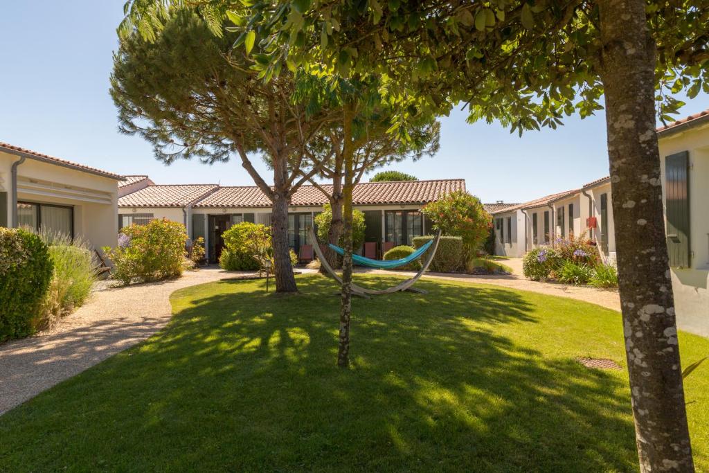 Jardin de l&#39;&eacute;tablissement H&ocirc;tel Les Vignes de la Chapelle, &quot;The Originals Relais&quot;