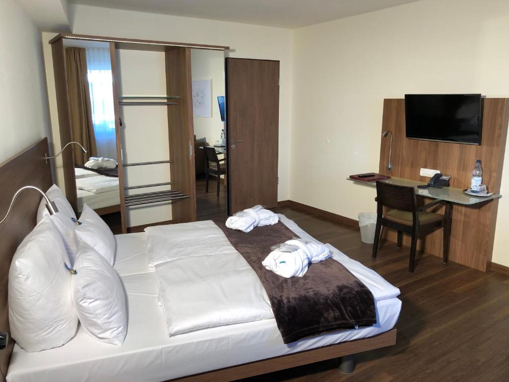 Postel nebo postele na pokoji v ubytování Hotel Isenbütteler Hof