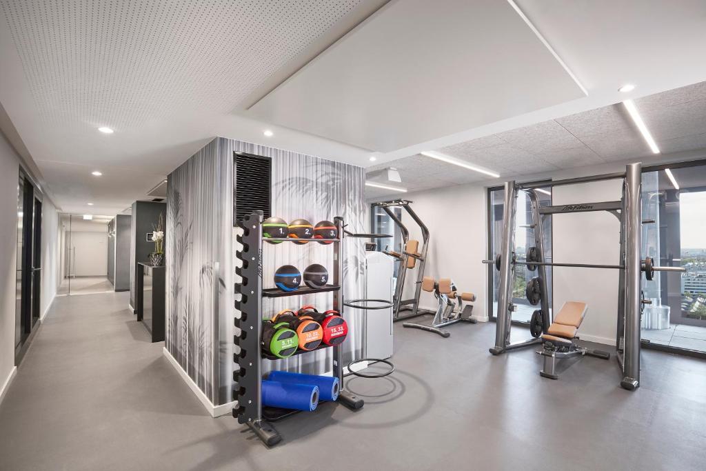 Fitness centrum a/nebo fitness zařízení v ubytování HYPERION Hotel München