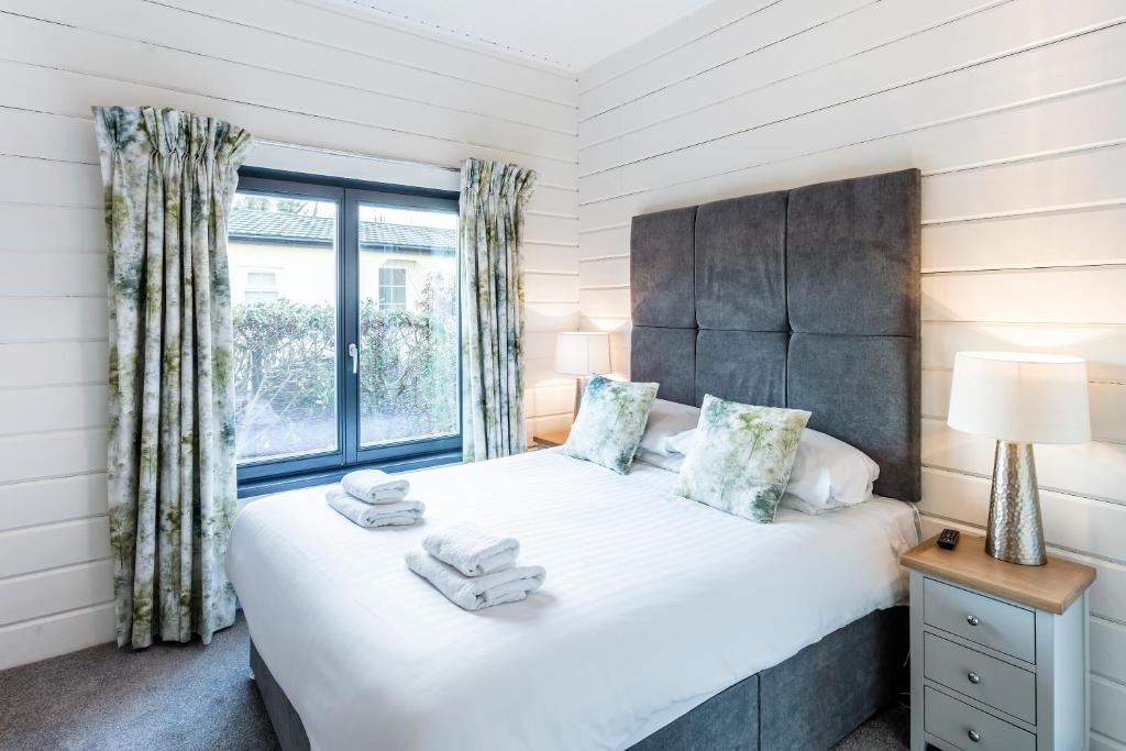 Roydon Marina Village Lodges - Chalet De Dos Habitaciones