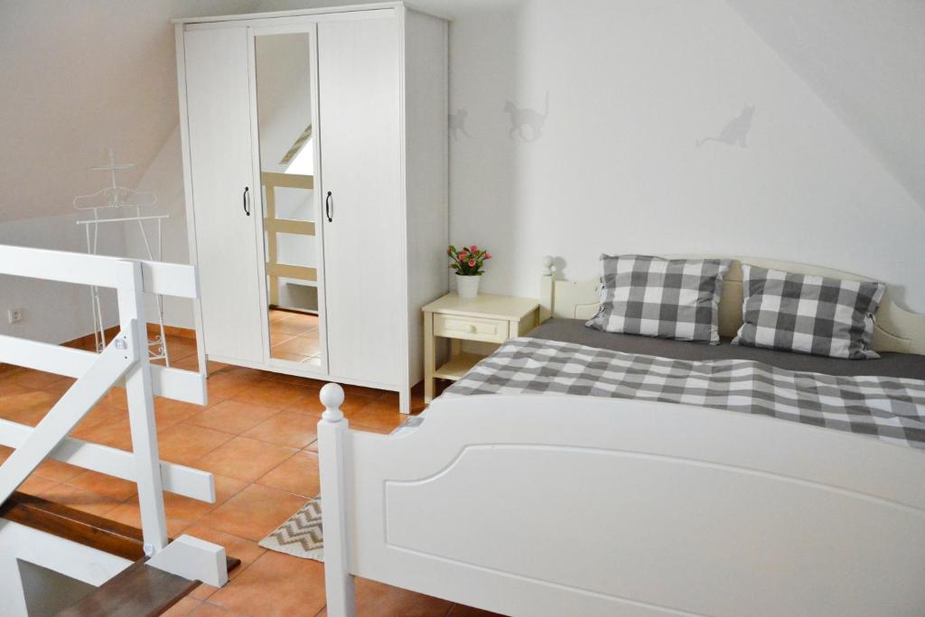 Postel nebo postele na pokoji v ubytování Habánský dům