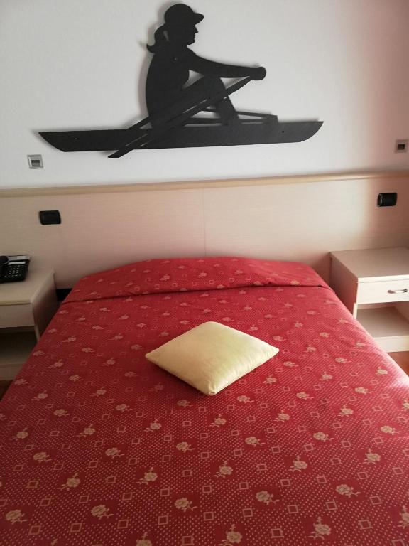 Een bed of bedden in een kamer bij Hotel Fioroni