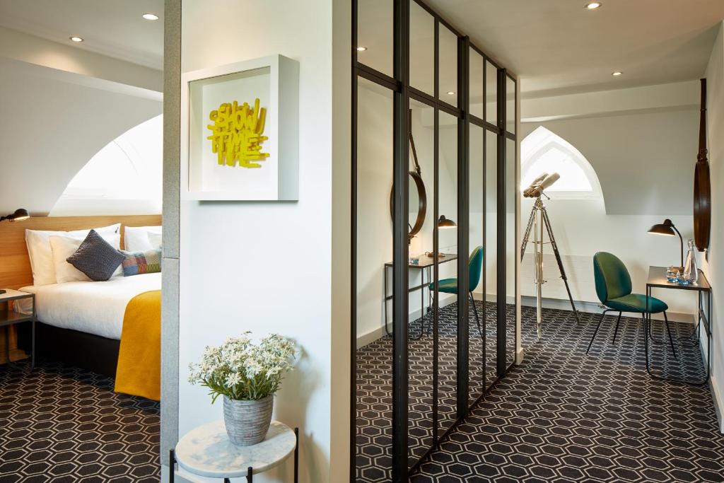 Postel nebo postele na pokoji v ubytování Hard Rock Hotel Davos
