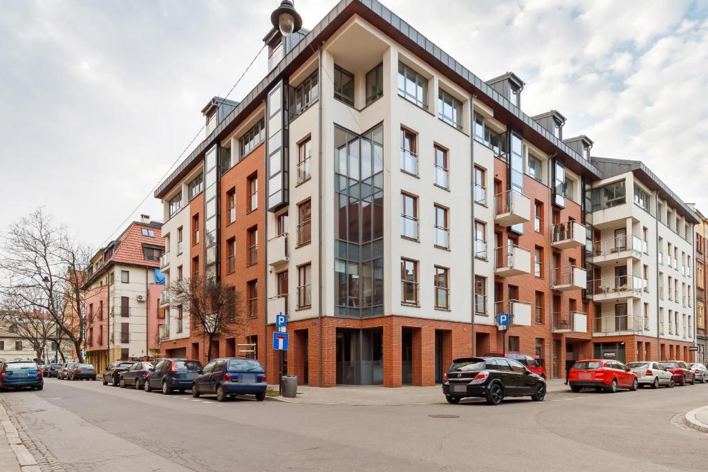 رزرو هتل و هاستل، آپارتمان هارمونیکا Trynitarska توسط Noclegi Renters, 09197245266